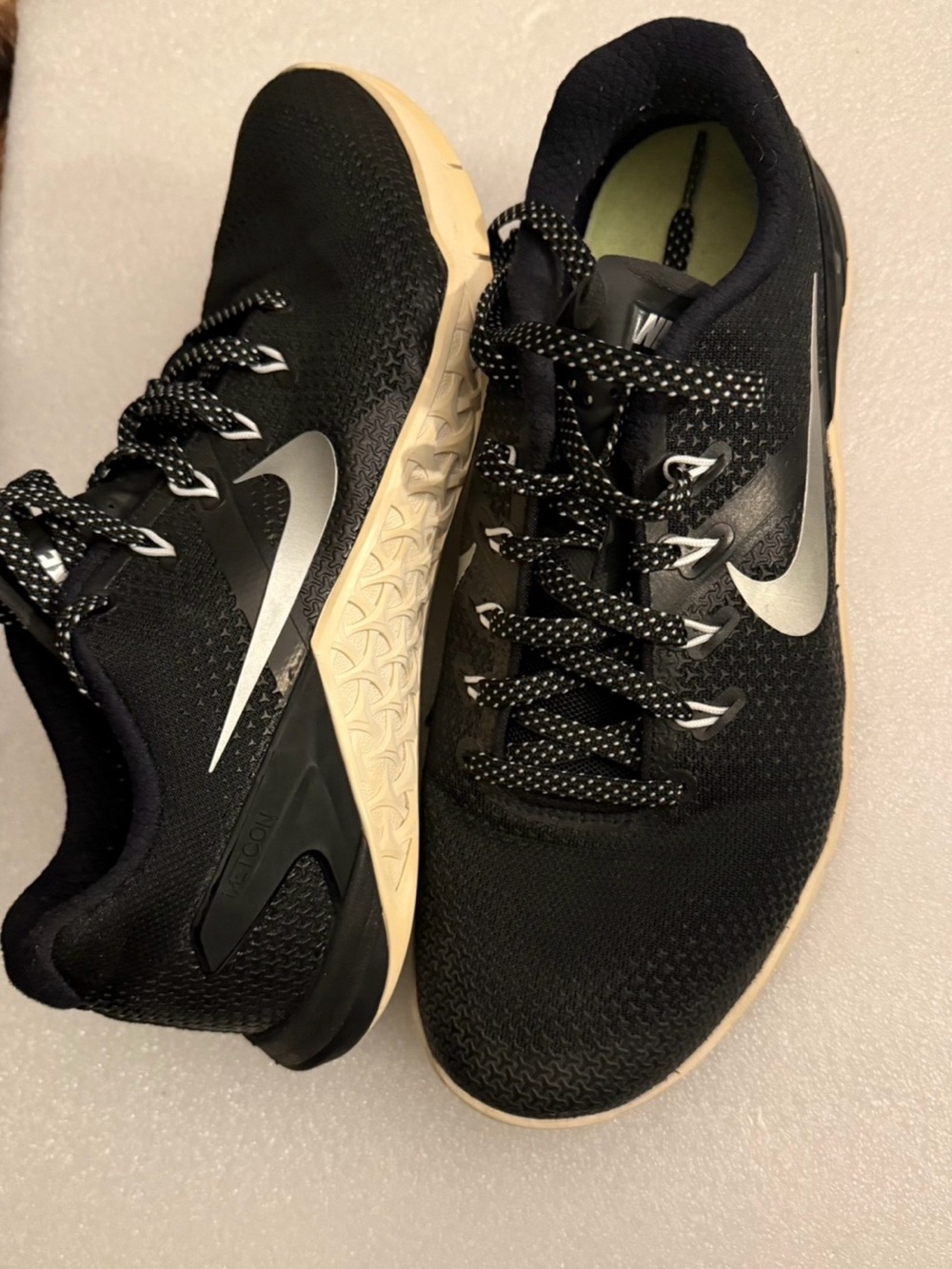 Nike Women's Metcon 4 Black Metallic Silver Training Shoes Size 8.5